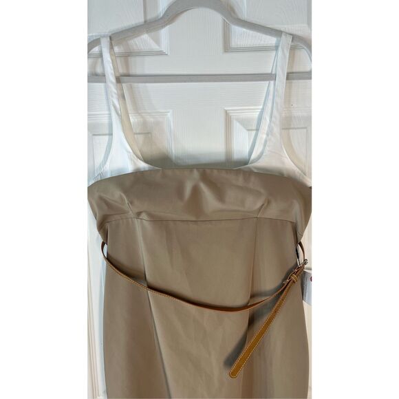 Zara Dress with tags but a has a small unstitched part on the‎ back - Picture 2 of 8